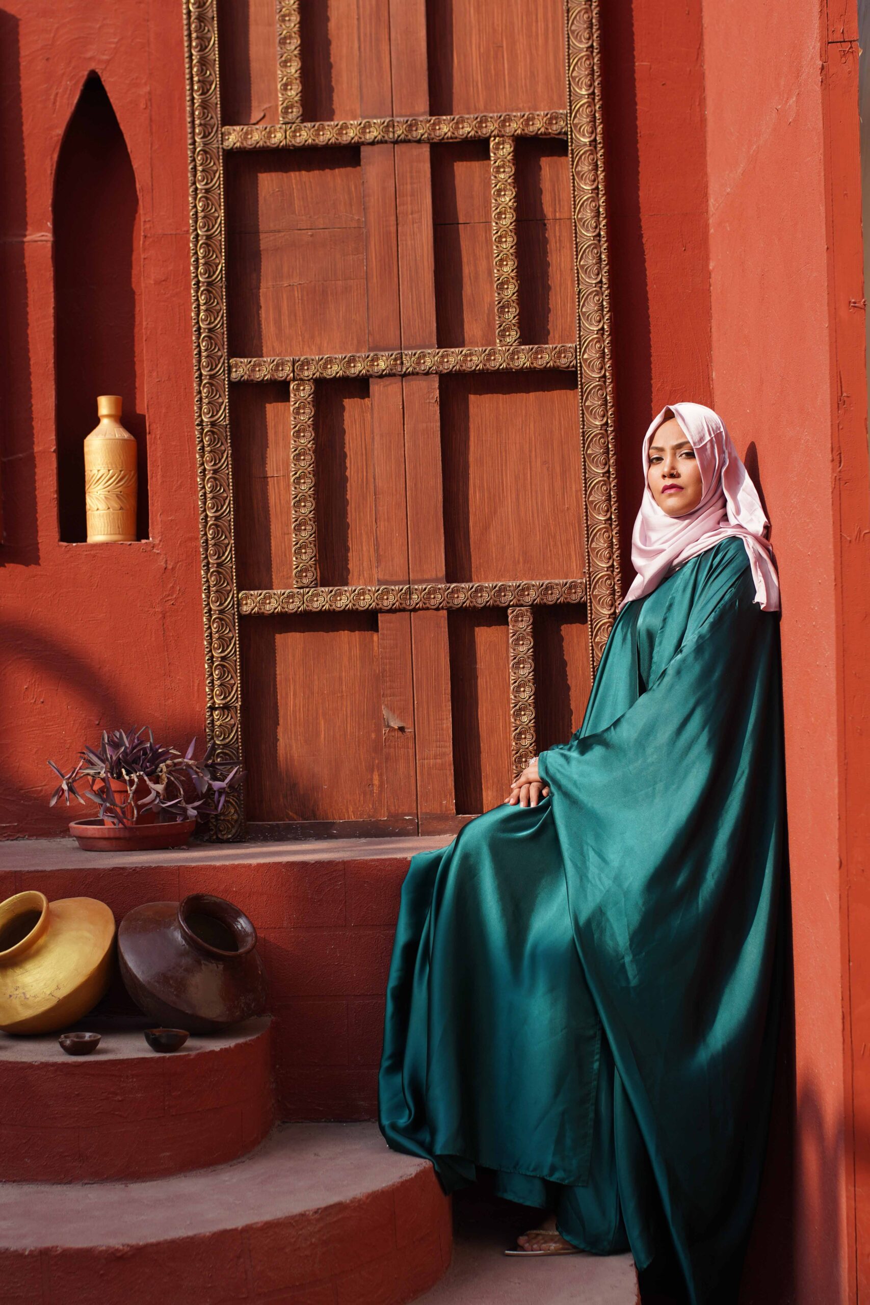 Emerald Arabic Silk Abaya - Image 3
